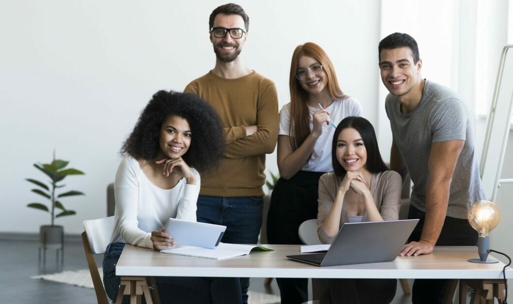 Organisation-groupe-salaires-embauche-contrat-bien-être